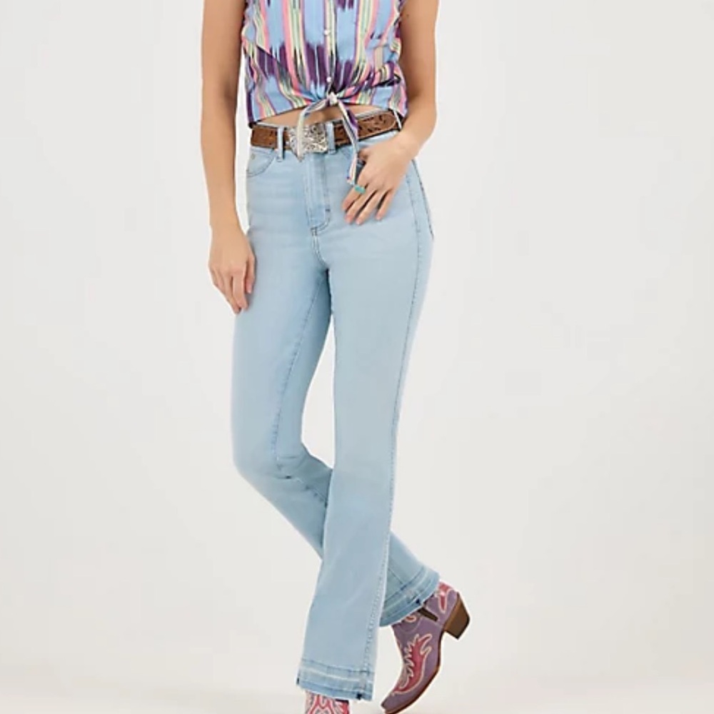 Wrangler X Lainey Wilson Raw Hem Boot Huggers in Sky Wash